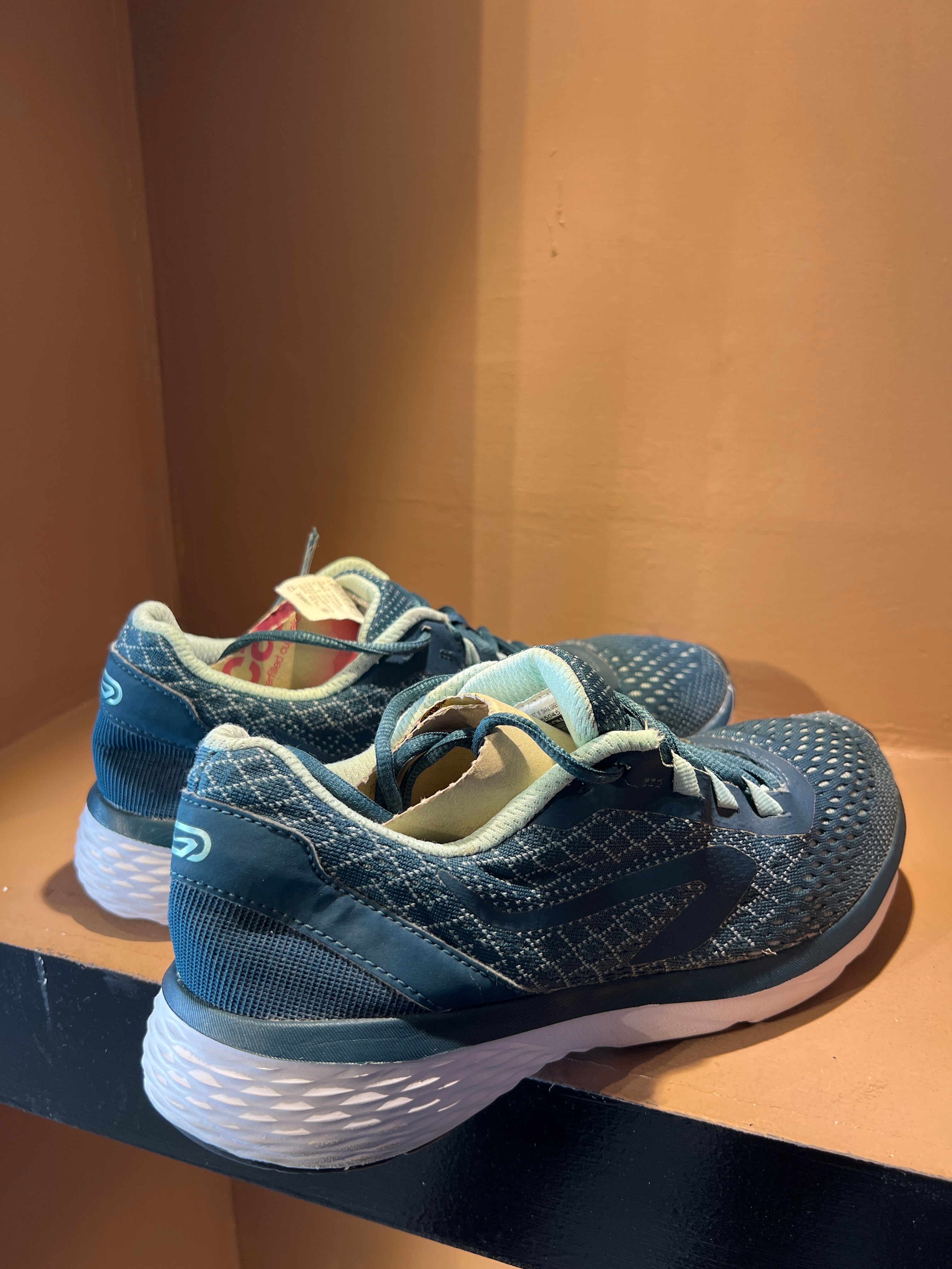 women's running shoes