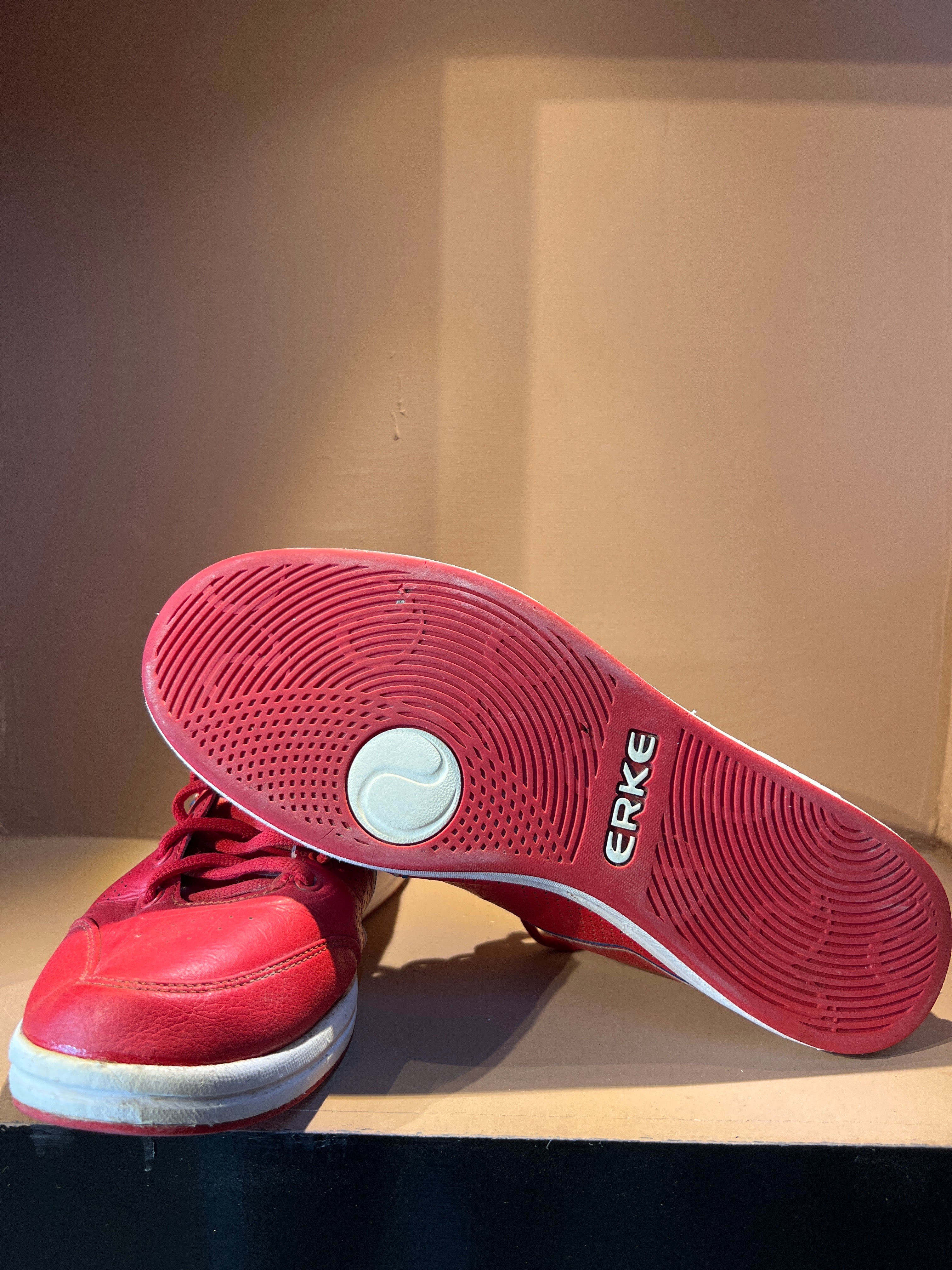 ERKE low-top court sneakers