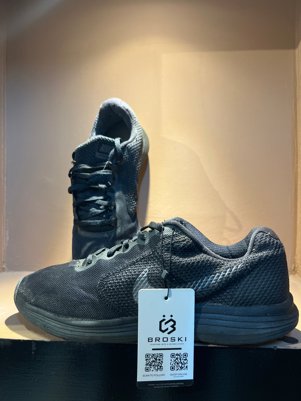 Nike Revolution 7 series