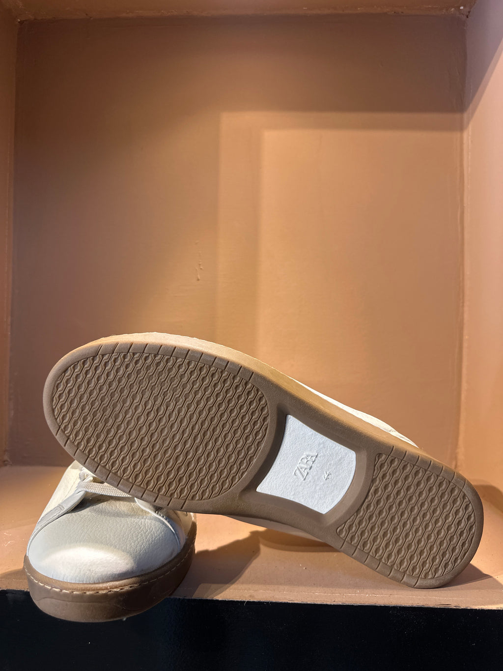 Zara White Leather Low-Top Sneakers with a Natural Gum Sole.