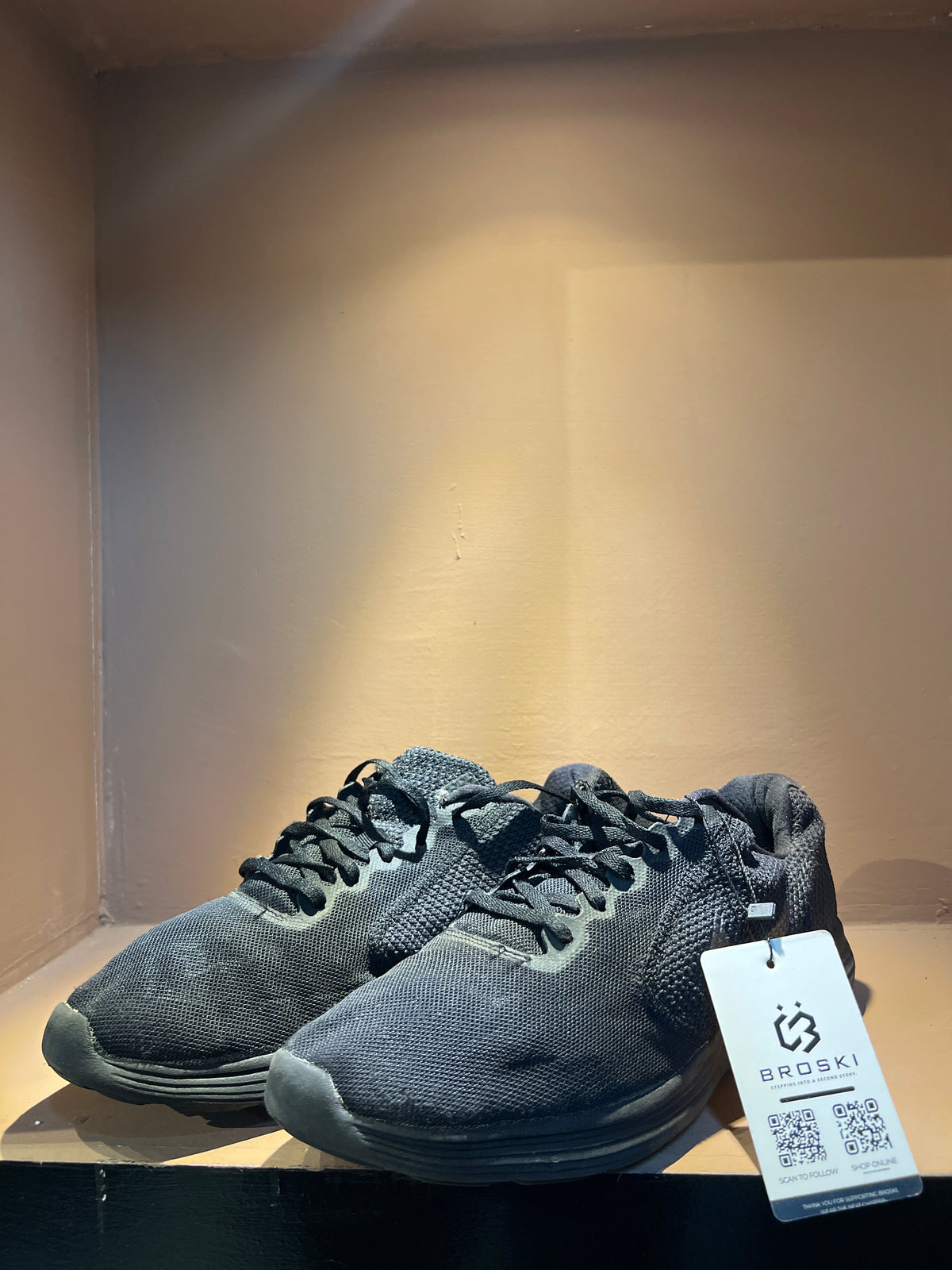 Nike Revolution 7 series