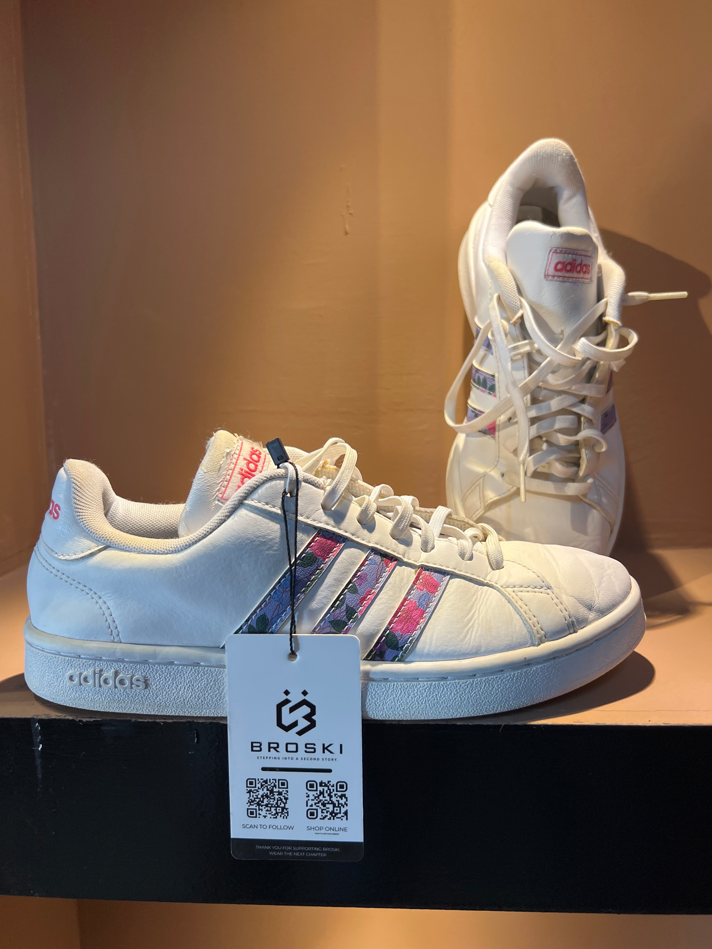 Grand Court Sneakers