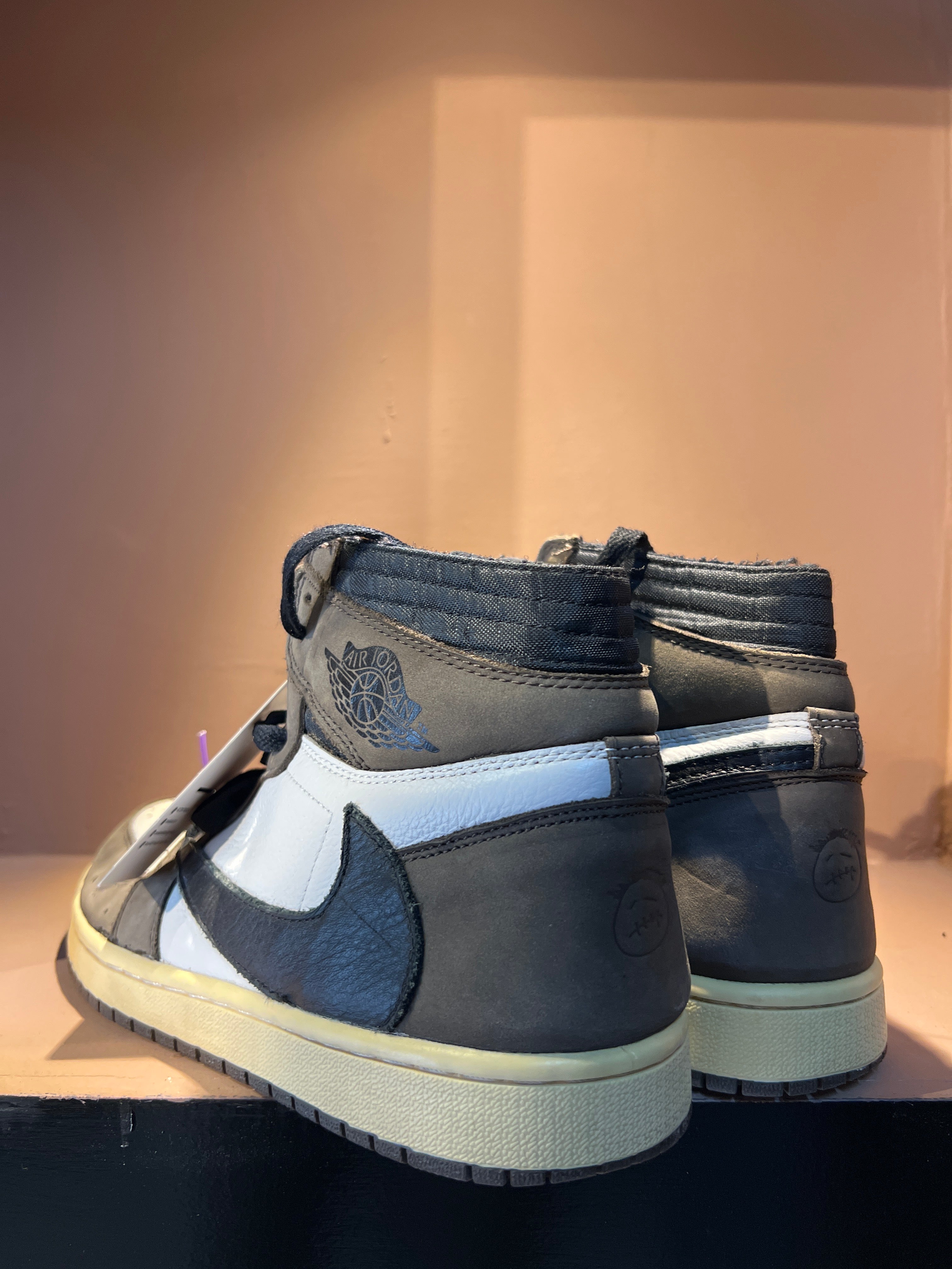 Air Jordan 1 Retro High OG x Travis Scott Mocha