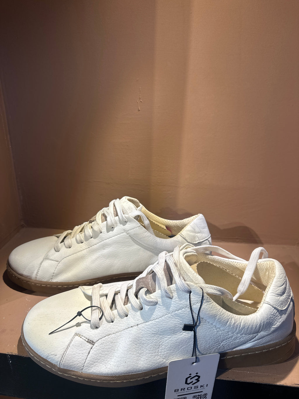 Zara White Leather Low-Top Sneakers with a Natural Gum Sole.