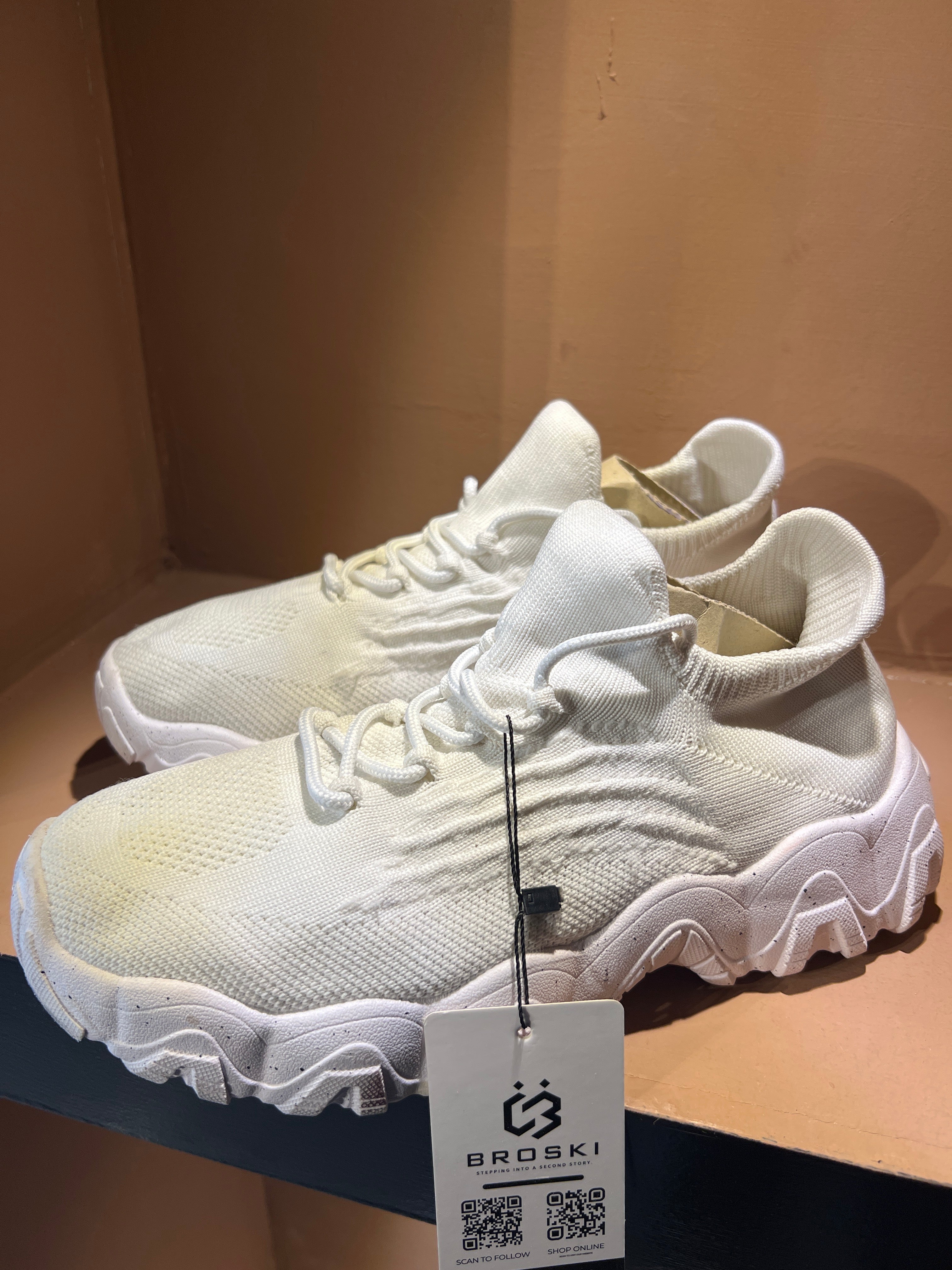 orthowear walking sneaker