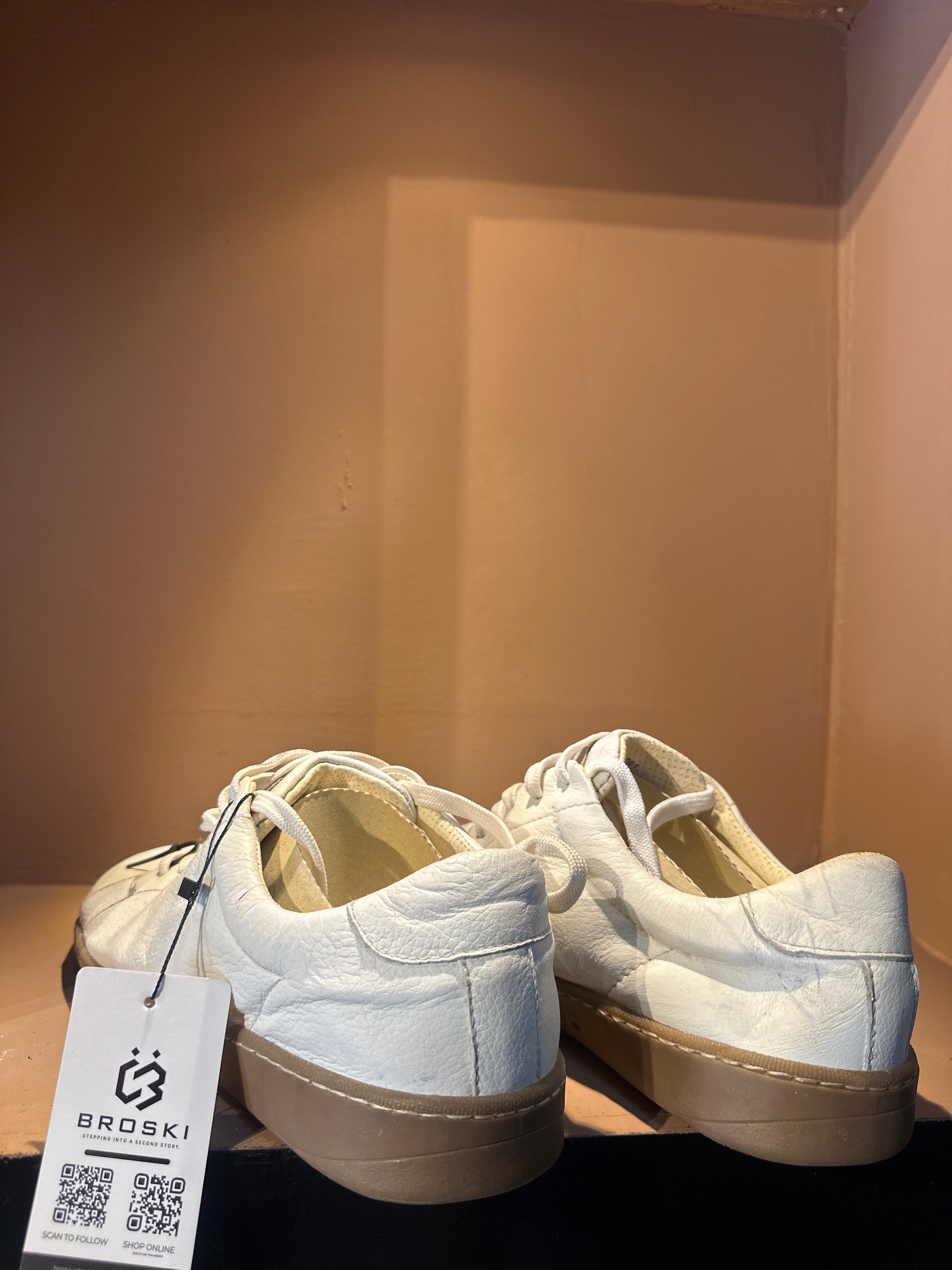 Zara White Leather Low-Top Sneakers with a Natural Gum Sole.