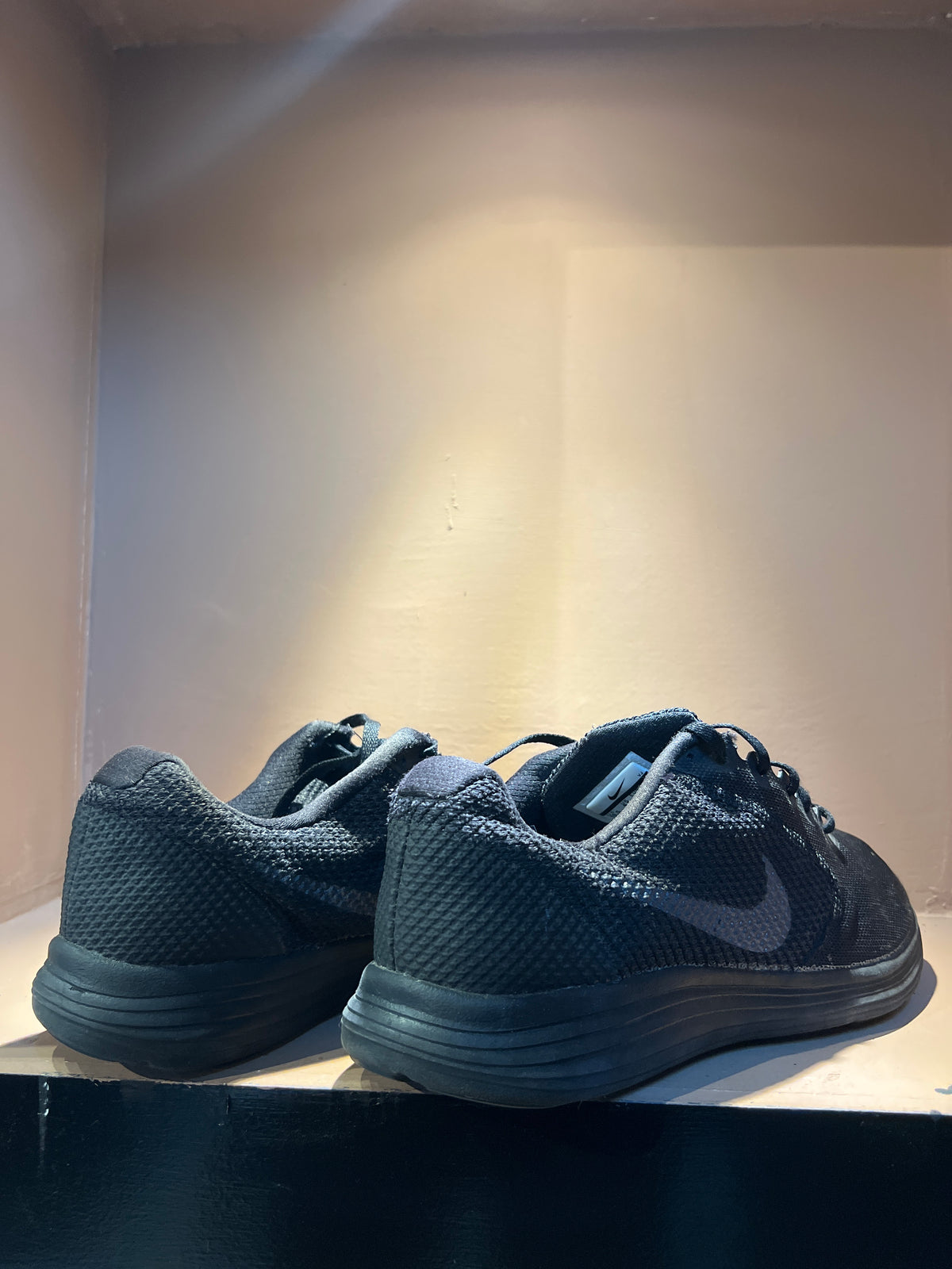 Nike Revolution 7 series
