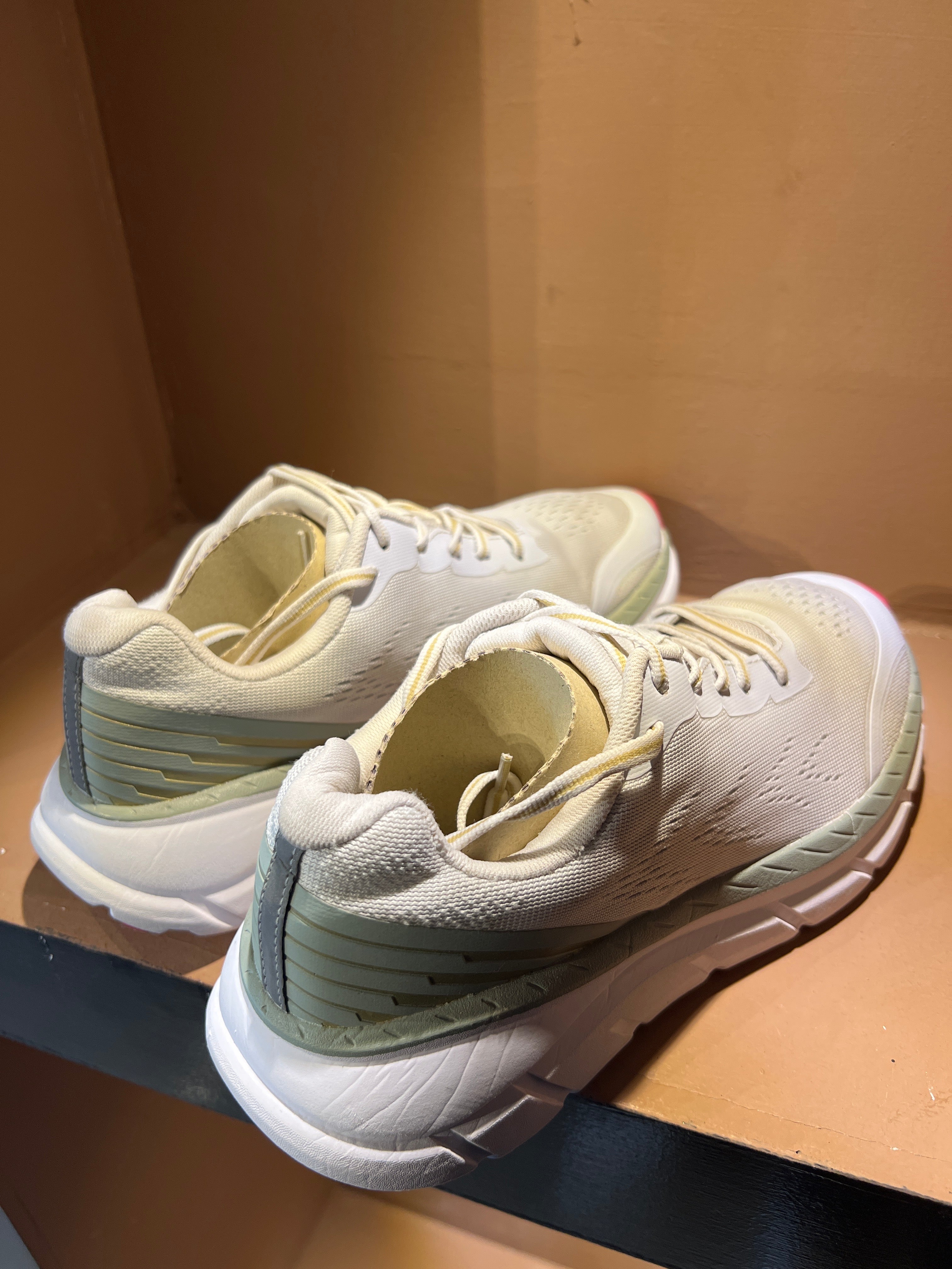 Altra Olympus 6