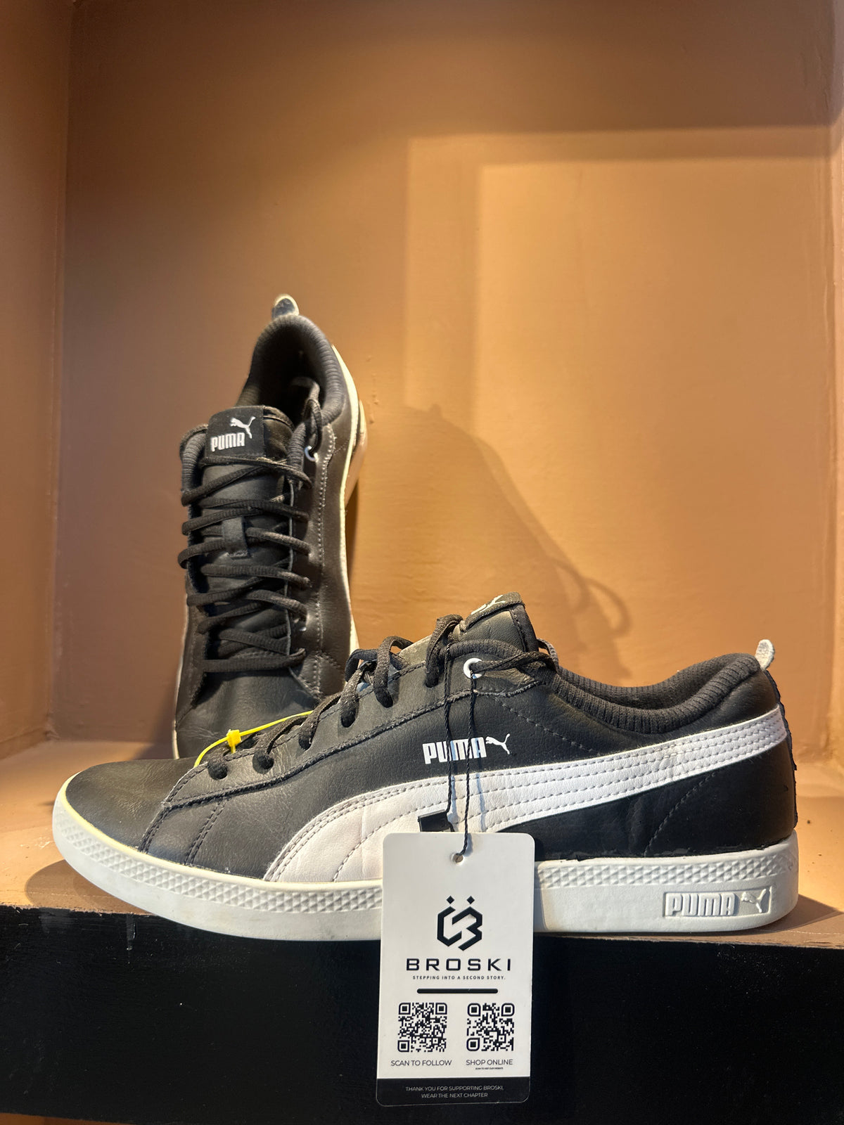 PUMA Smash v2 Leather Sneakers