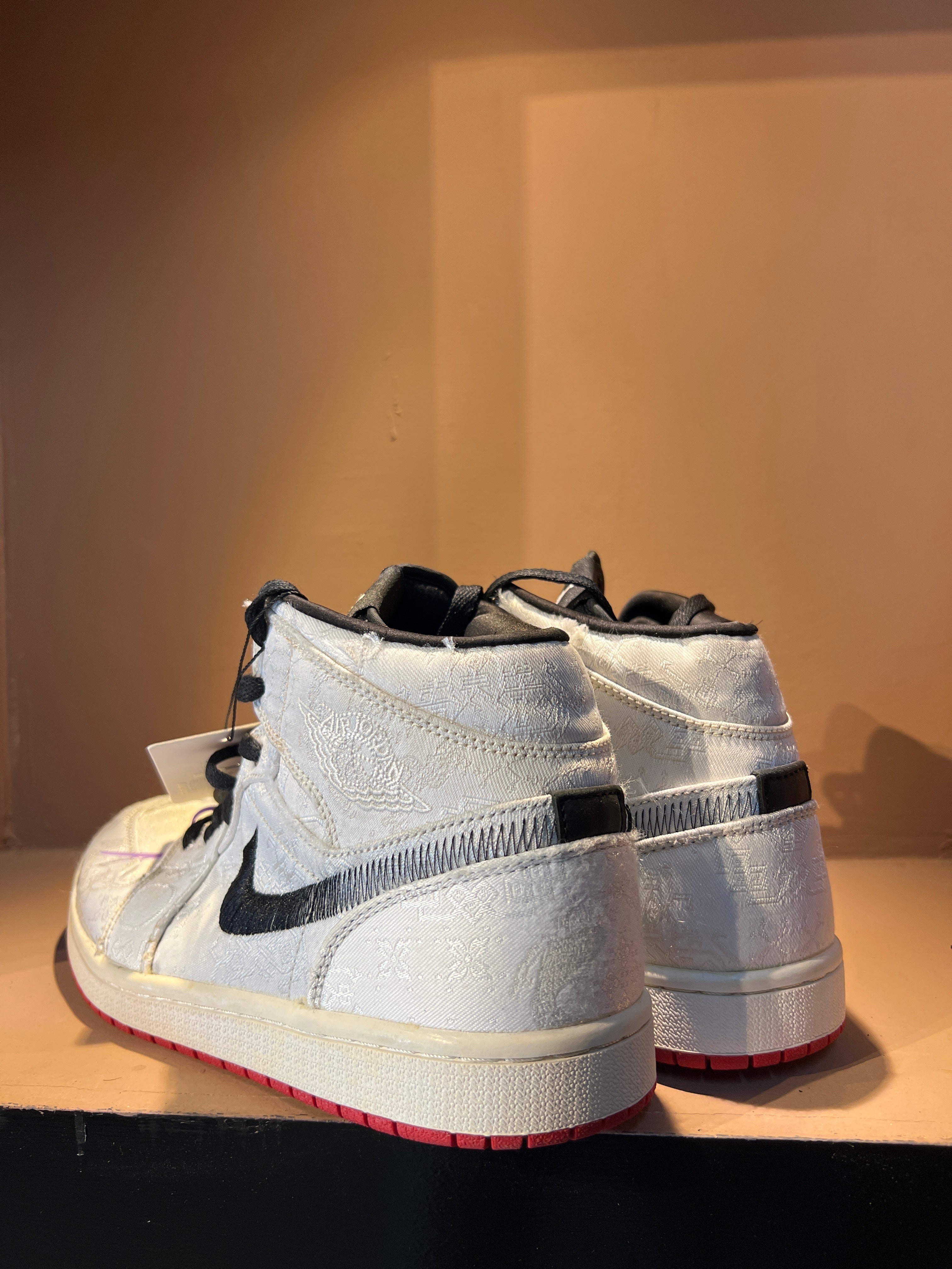 Jordan 1 Mid SE x CLOT