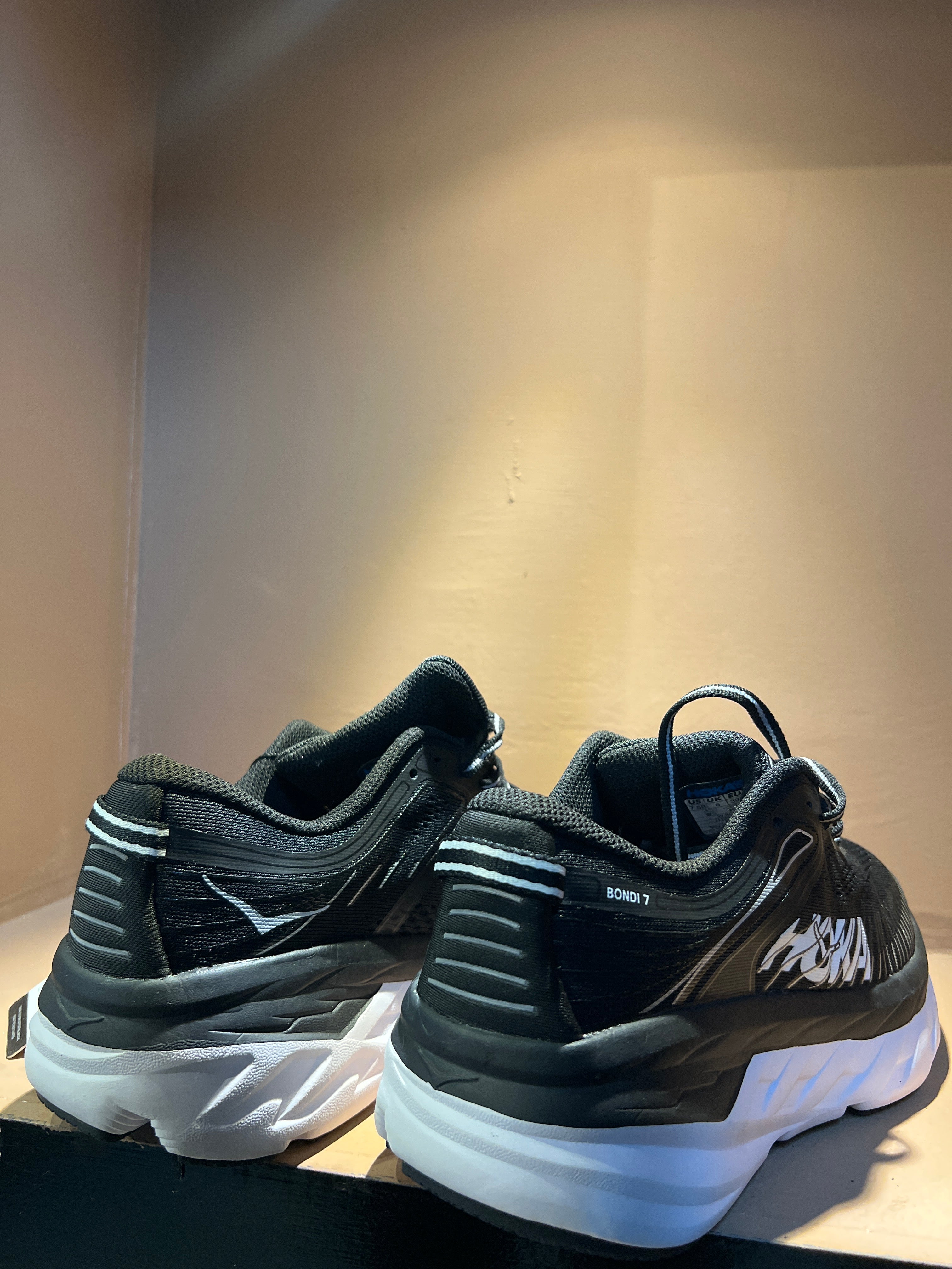 Hoka One One Bondi 7