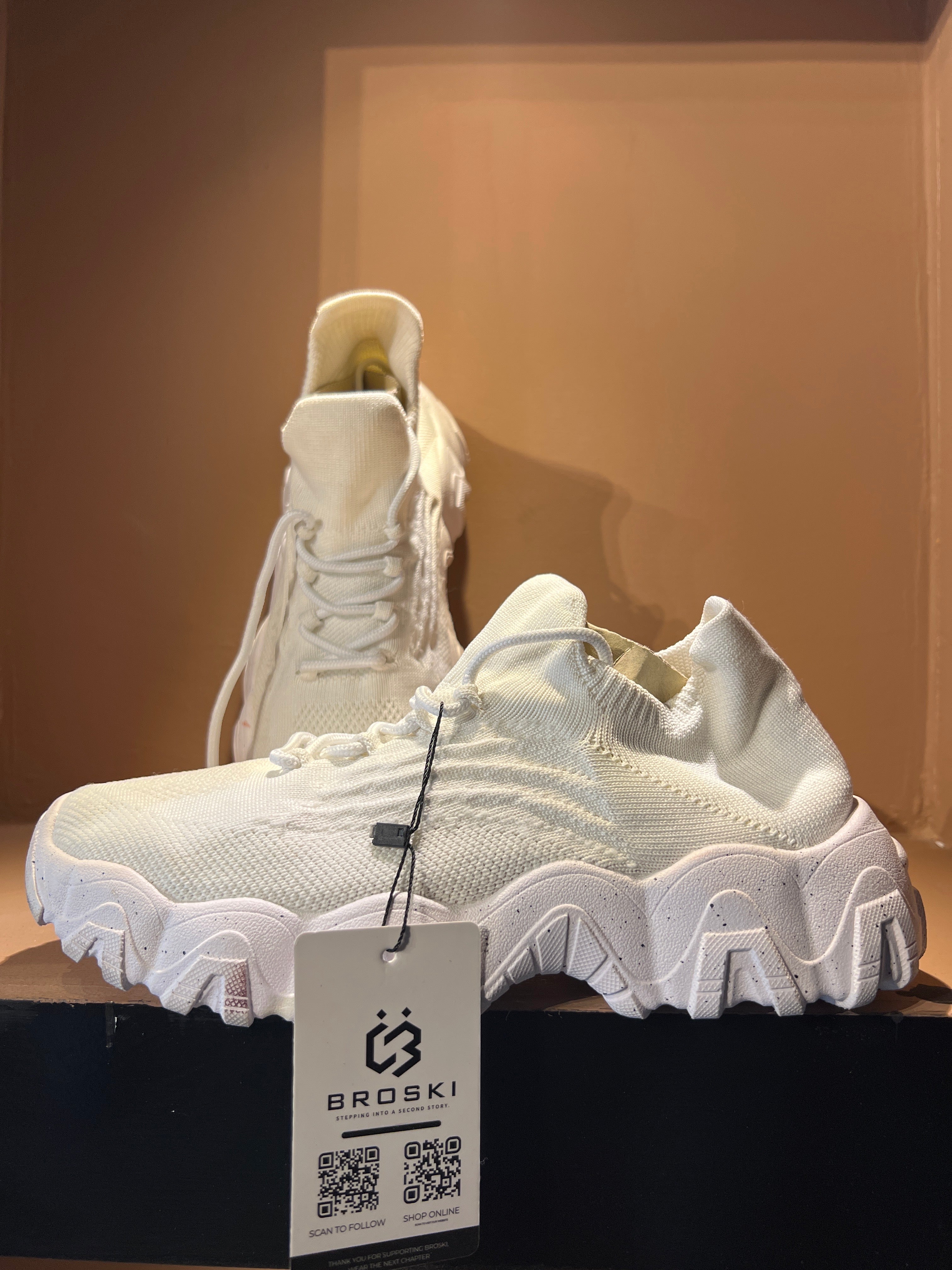 orthowear walking sneaker