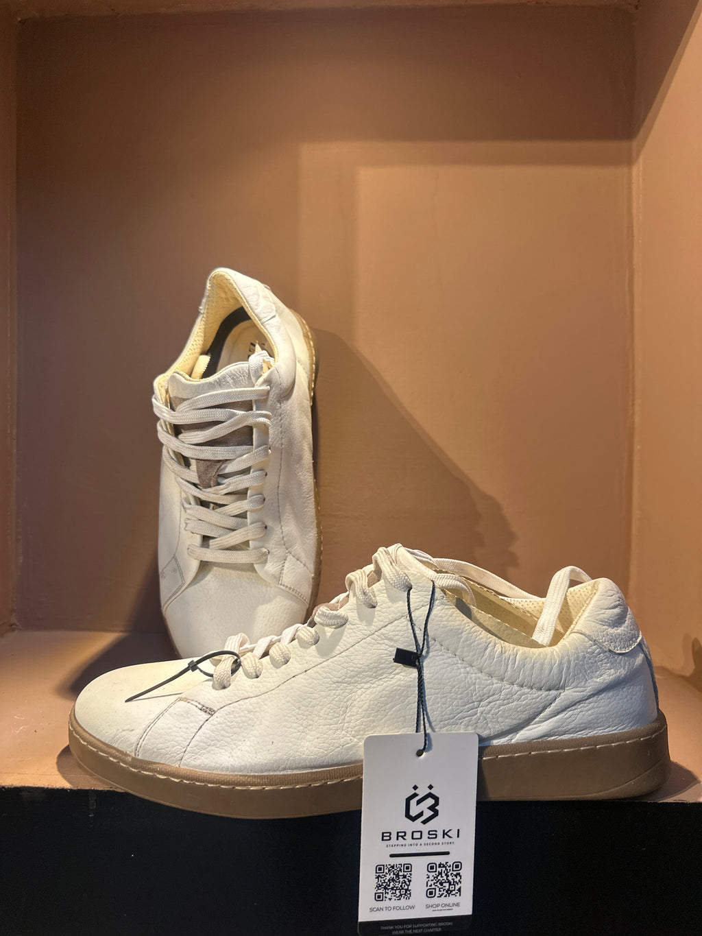 Zara White Leather Low-Top Sneakers with a Natural Gum Sole.